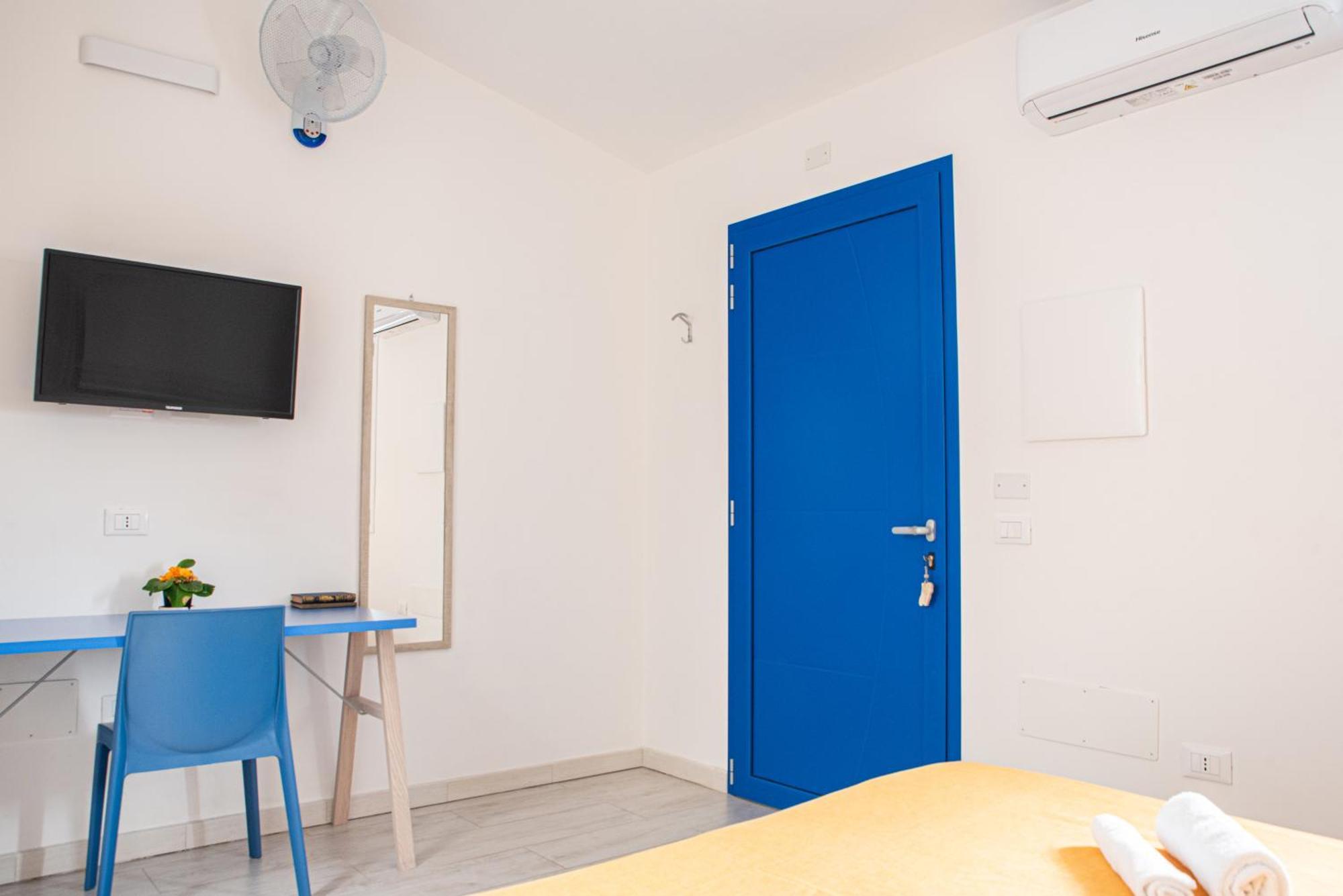 Bed & Blu Hotel La Caletta Exterior photo